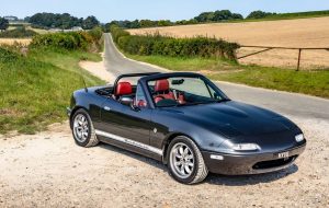 ویدئو: شما به زودی قادر خواهید بود یک V6 Miata Restomod را در آمریکا خریداری کنید